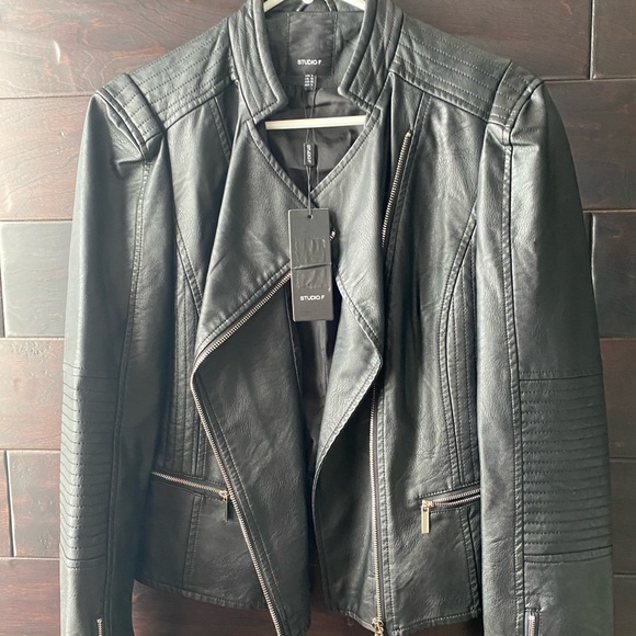 Beautiful woman new black leather jacket - Picture 2 of 4